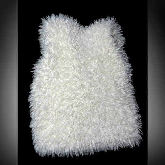 Bobbie Brooks Girls Size XS Ivory Faux Fur Vest - Picture 3 of 4